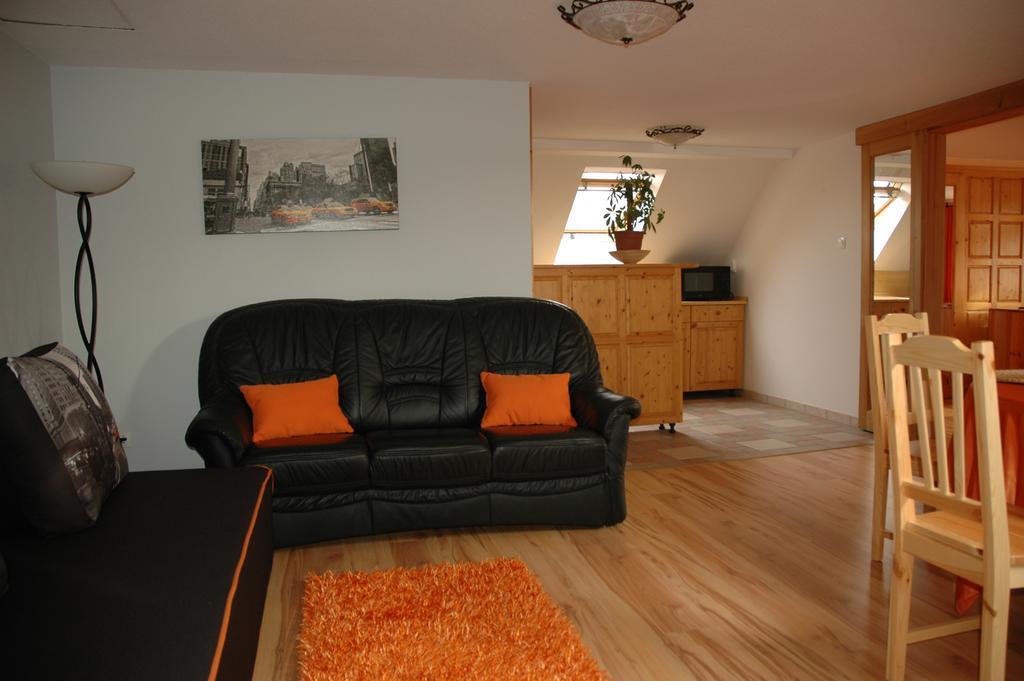 Alom Kucko Apartman Zalaegerszeg Phòng bức ảnh